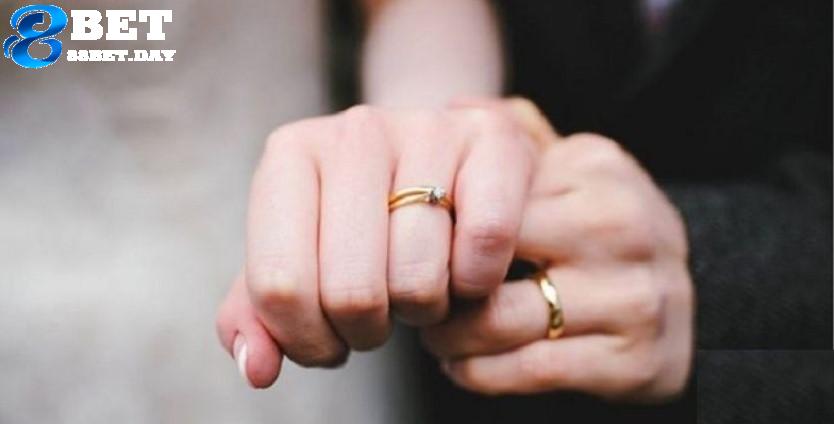 Mơ thấy đeo nhẫn vàng mang ý nghĩa gì? 6 Giải mã giấc mơ thấy đeo nhẫn vàng cùng 88BET