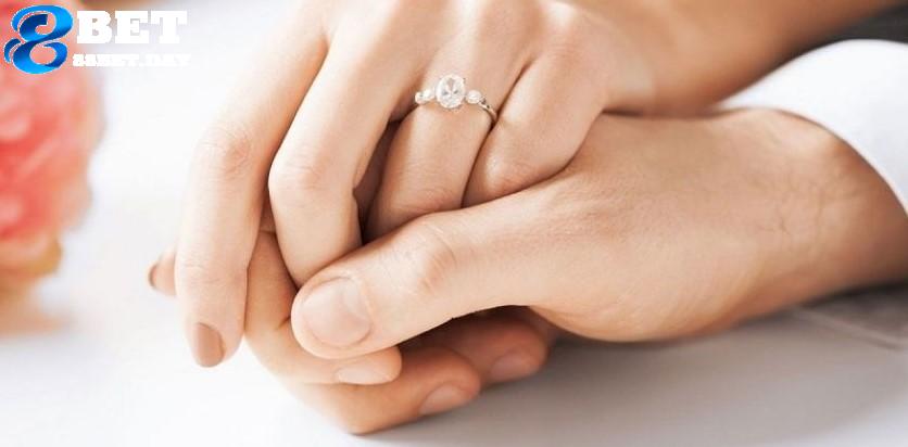Mơ thấy đeo nhẫn vàng mang ý nghĩa gì? 7 Khái quát về giấc mơ thấy đeo nhẫn vàng