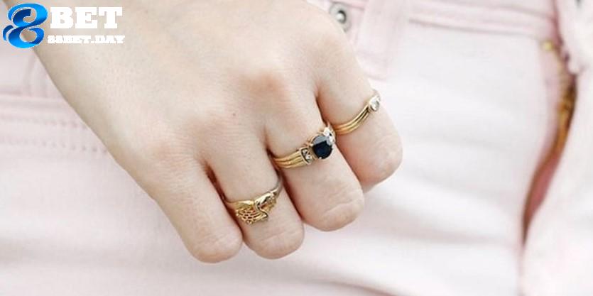 Mơ thấy đeo nhẫn vàng mang ý nghĩa gì? 9 Mơ thấy đeo nhiều nhẫn vàng