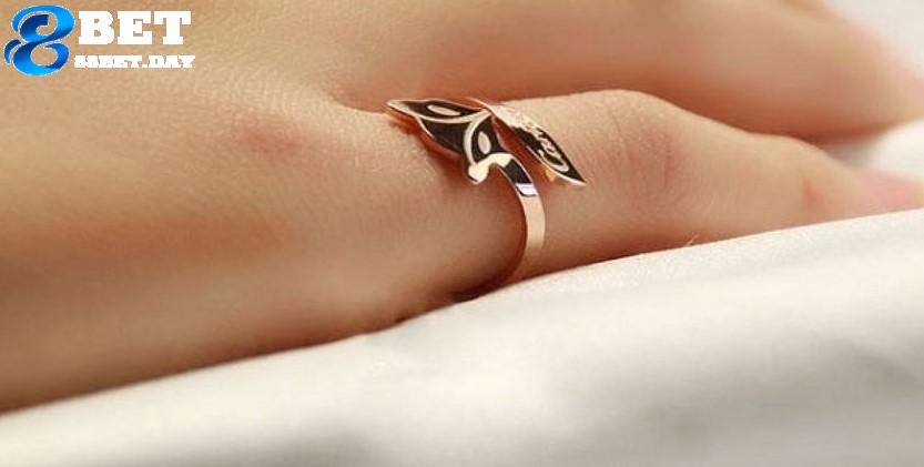 Mơ thấy đeo nhẫn vàng mang ý nghĩa gì? 8 Ý nghĩa giấc mơ thấy đeo nhẫn vàng